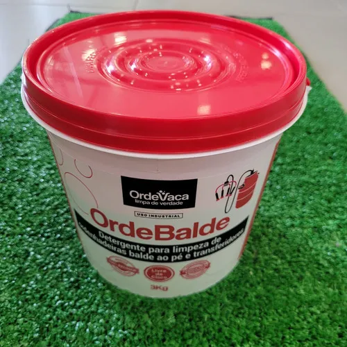 Detergente para limpeza de ordenhadeiras e tranferidores