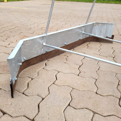 Carrinho Raspador De Esterco Em Aço Galvanizado Com Rodas 