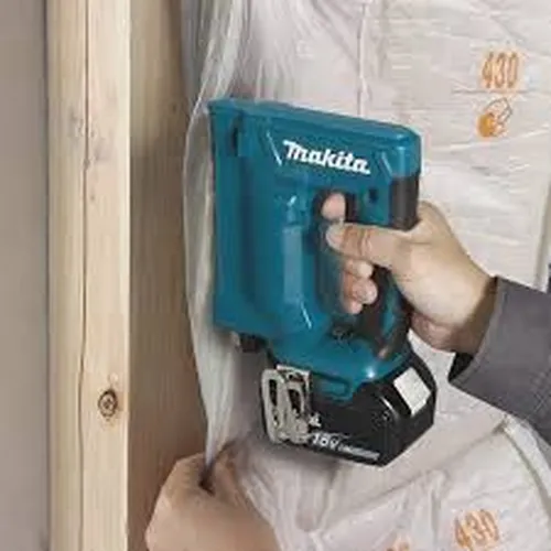 Grampeador A Bateria 18V Dst112z Makita