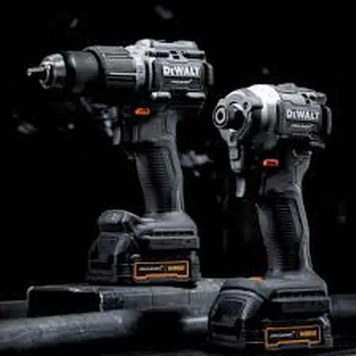 Kit Parafusadeira/Furadeira Dewalt x McLaren DCK200ME2GT