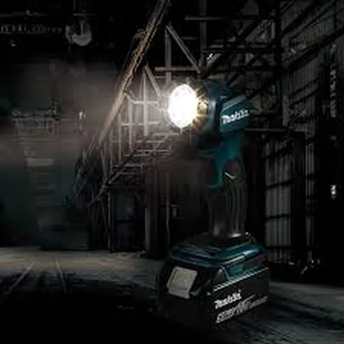 Lanterna Led a Bateria 160 Lúmens Makita DML815Z