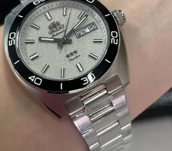 Orient 3 Estrelas Automático Elegance YN6SS017 branco - imagem 4