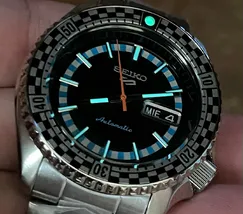 Seiko 5 Sports Automático checker flag SRPK67B1 Special Edition - imagem 6