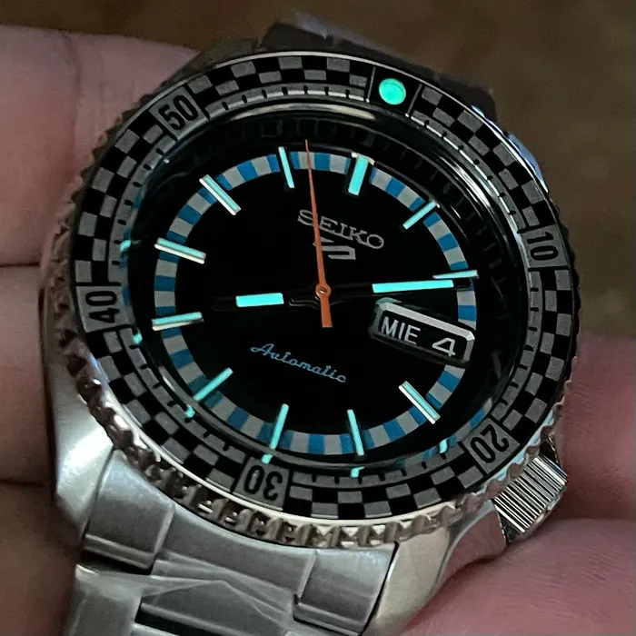 Seiko 5 Sports Automático checker flag SRPK67B1 Special Edition