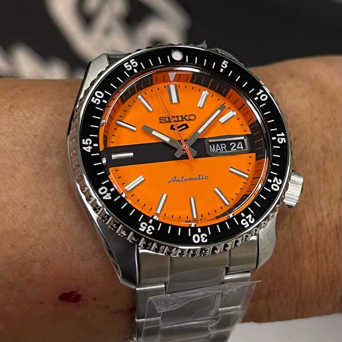 Seiko 5 Sports Automático SKX Series Double Hurricane SRPK11 Laranja Seiko 5 Sports Automático SKX Series Double Hurricane SRPK11 Laranja