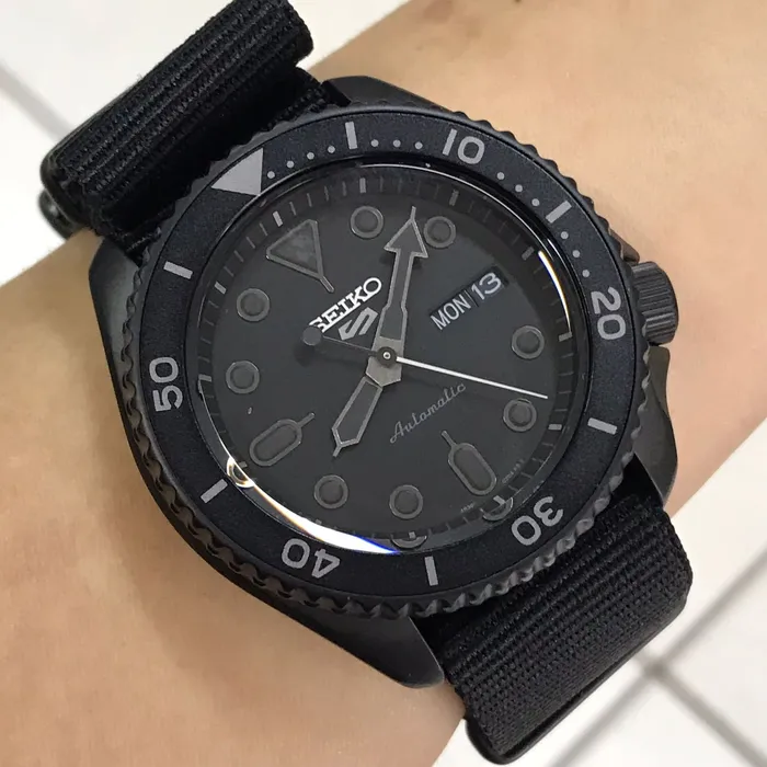SEIKO 5 Sports Automático SKX series Stealth SRPD79 preto