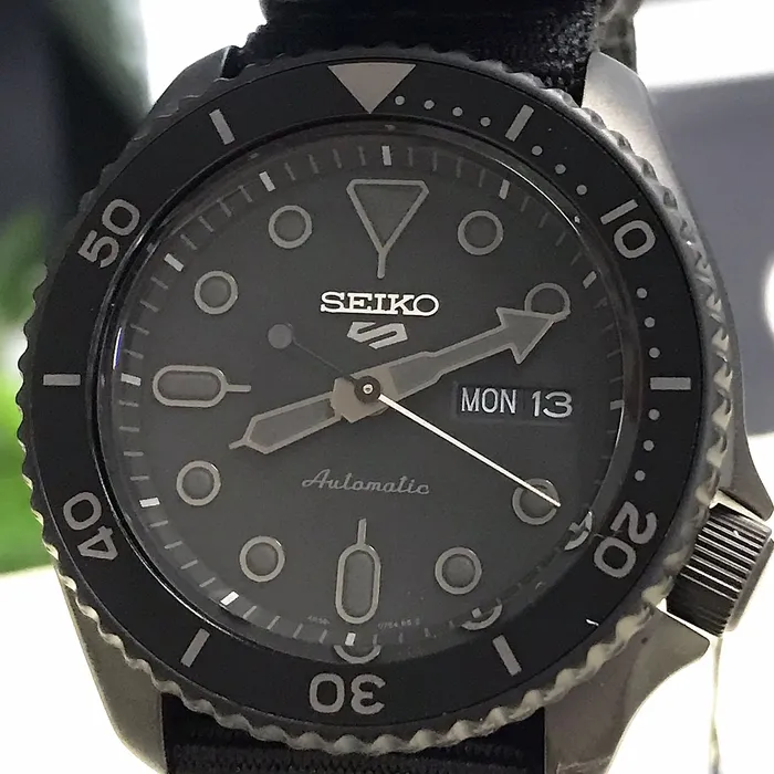 SEIKO 5 Sports Automático SKX series Stealth SRPD79 preto