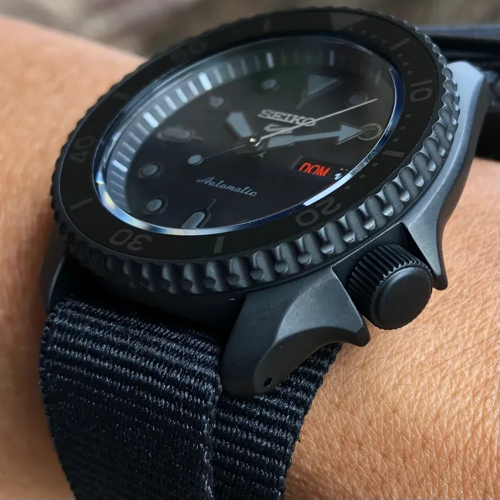 SEIKO 5 Sports Automático SKX series Stealth SRPD79 preto