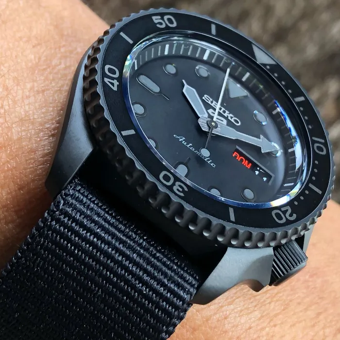 SEIKO 5 Sports Automático SKX series Stealth SRPD79 preto