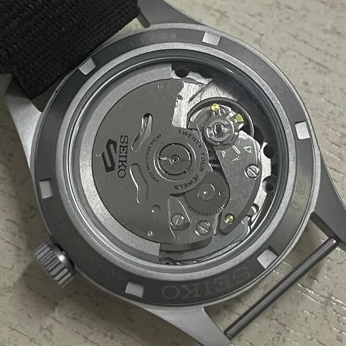 Seiko 5 Sports Automático Field Series Reduce SRPJ85 preto NATO