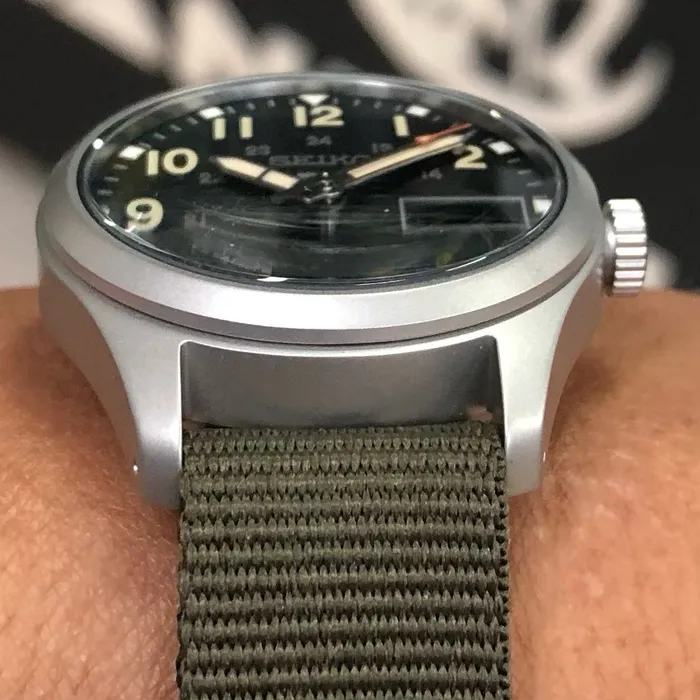 Seiko 5 Sports Automático Field Series Reduce SRPJ85 preto NATO