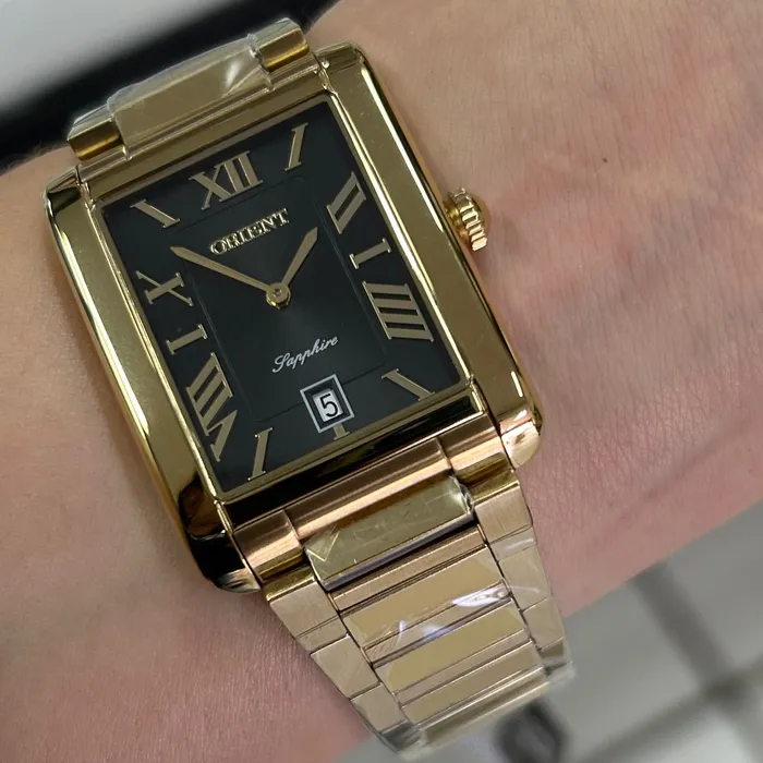 Orient Quartzo Eternal Classico "Tank" Dourado GGSS1021 Preto