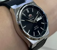 Orient 3 Estrelas Automático Elegance YN6SC020 Preto (PRX) - imagem 3