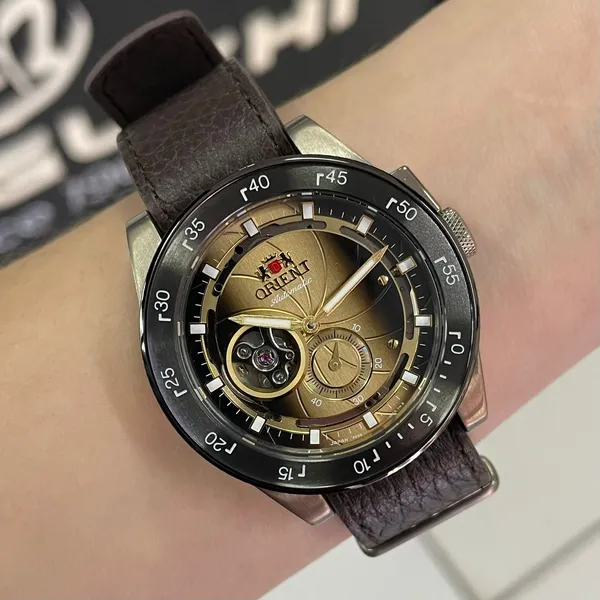 Orient Automático Retro Future Camera 70th Anniversary Limited Edition RAAR0204G00B Jaguar focus
