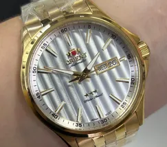 Orient 3 EStrelas Automático classico IPGold 469GP043NH Branco - imagem 1