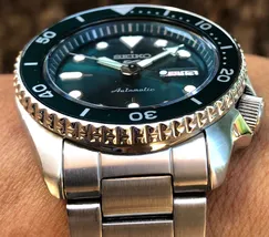 Seiko 5 Sports SRPD63 Automático Verde e Ouro Rosa | Taniguchi Relógios - imagem 5