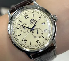 Orient Bambino Versão 8 RA-AK0702Y30B Automático | Taniguchi Relógios - imagem 5