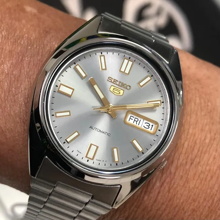 Relógio Seiko 5 Clássico Automático SNXS75B1 Cinza e Dourado | Taniguchi Relógios