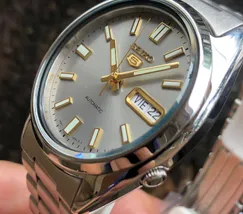 Relógio Seiko 5 Clássico Automático SNXS75B1 Cinza e Dourado | Taniguchi Relógios - imagem 4