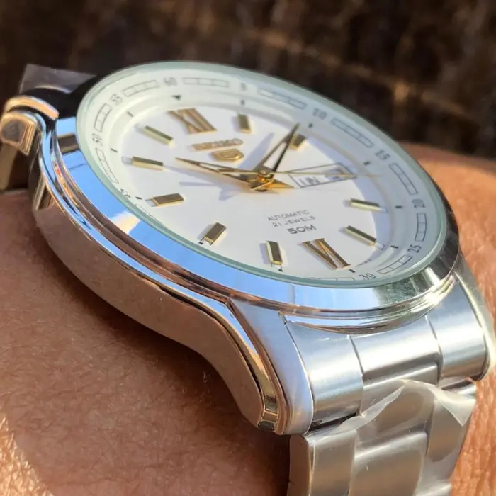 Relógio Seiko 5 Automatic SNKP15B1 Branco e Dourado | Taniguchi Relógios
