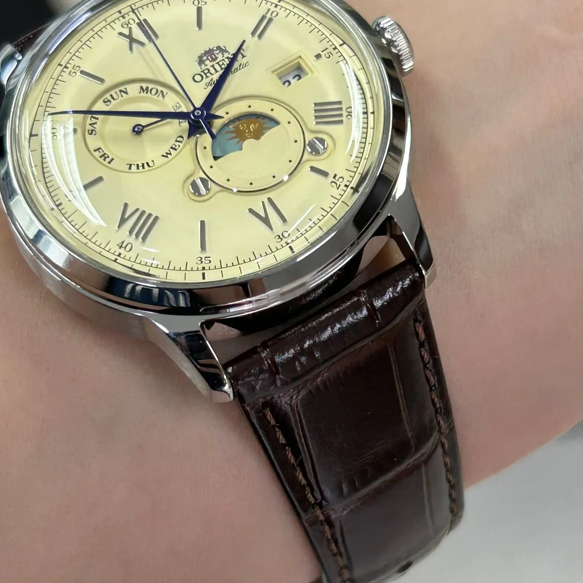 Relógio Orient Bambino Sun & Moon RA-AK0803Y30B Automático