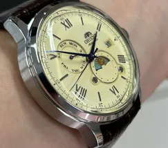 Relógio Orient Bambino Sun & Moon RA-AK0803Y30B Automático | Taniguchi Relógios - imagem 2