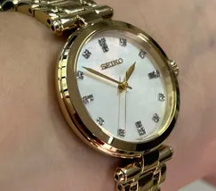 Relógio Seiko Feminino SRZ536P1 Dourado Diamantes Safira Original | Taniguchi Relógios - imagem 3
