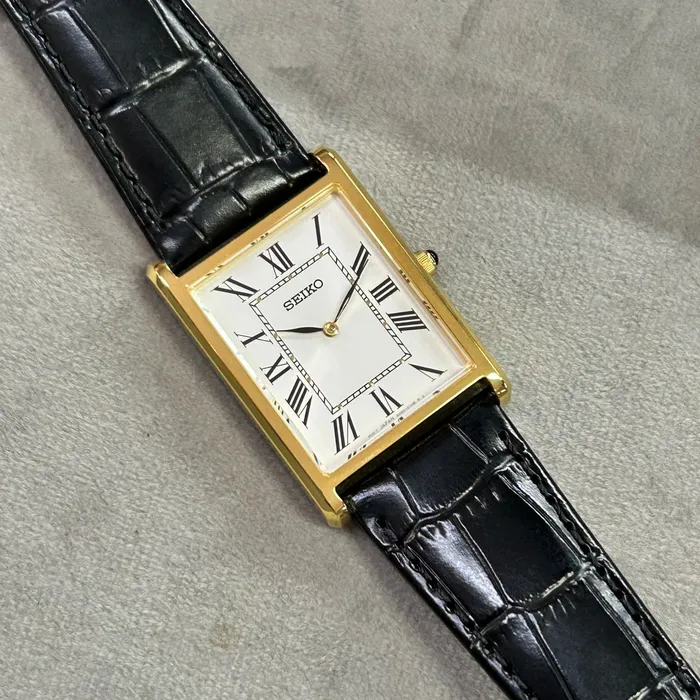 Relógio Seiko Essentials Tank SWR104B1 Dourado Safira Original | Taniguchi Relógios
