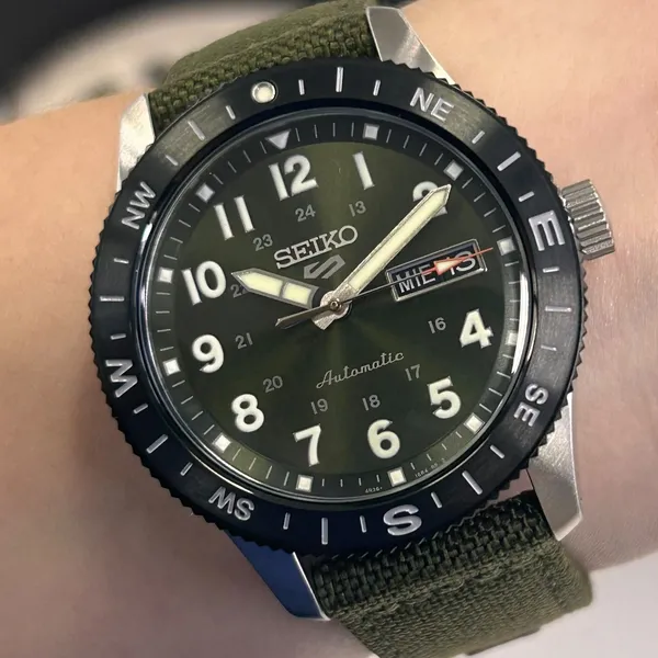 Seiko 5 Sports Automático Field Series HDB008B1 Verde