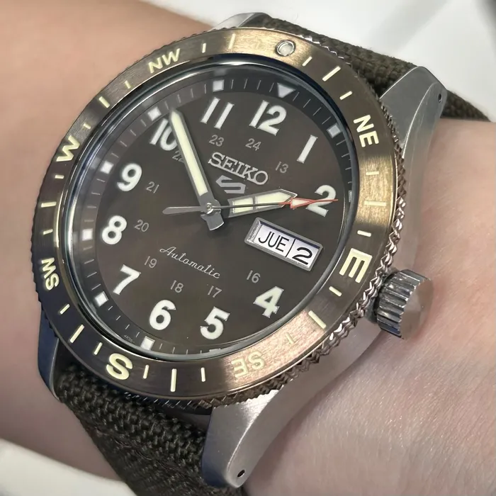 Relógio Seiko 5 Sports Field Series HDB009B1 Marrom | Taniguchi Relógios