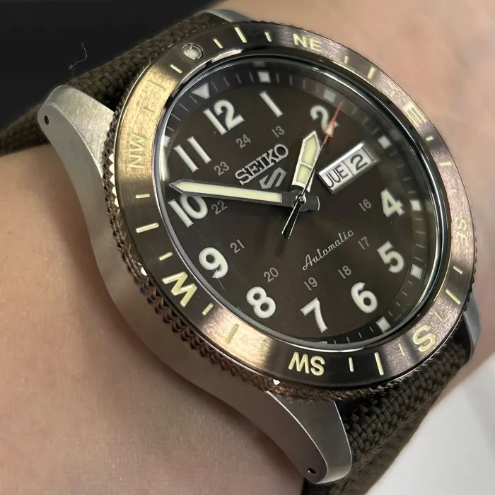 Relógio Seiko 5 Sports Field Series HDB009B1 Marrom | Taniguchi Relógios