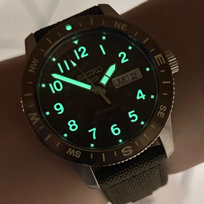 Relógio Seiko 5 Sports Field Series HDB009B1 Marrom | Taniguchi Relógios
