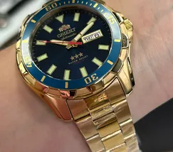 Relógio Orient 3 Estrelas Automático NH36 469GP078NH Dourado Azul 47mm 100m | Taniguchi Relógios - imagem 4