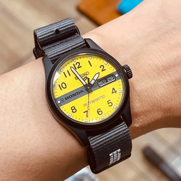 Seiko 5 Sports Automático Field Series Reduce Honda Motocompo Limited Edition HDB010K1 Amarelo
