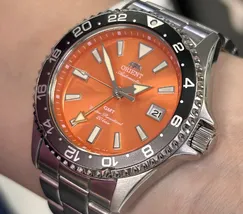 Relógio Orient Mako GMT Safira RA-BC0004Y30B Laranja 42,8mm 200m | Taniguchi Relógios - imagem 5