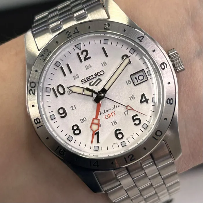 Relógio Seiko 5 Sports Field GMT SSK059B1 Branco 39,4mm 100m | Taniguchi Relógios