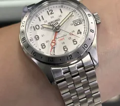 Relógio Seiko 5 Sports Field GMT SSK059B1 Branco 39,4mm 100m | Taniguchi Relógios - imagem 5