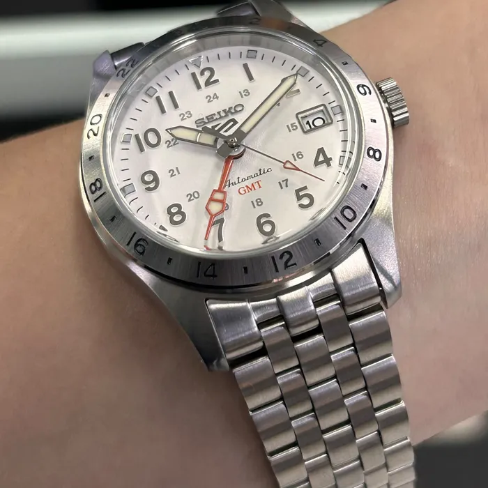 Relógio Seiko 5 Sports Field GMT SSK059B1 Branco 39,4mm 100m | Taniguchi Relógios