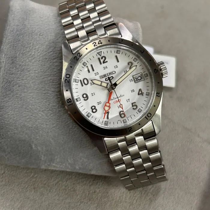 Relógio Seiko 5 Sports Field GMT SSK059B1 Branco 39,4mm 100m | Taniguchi Relógios