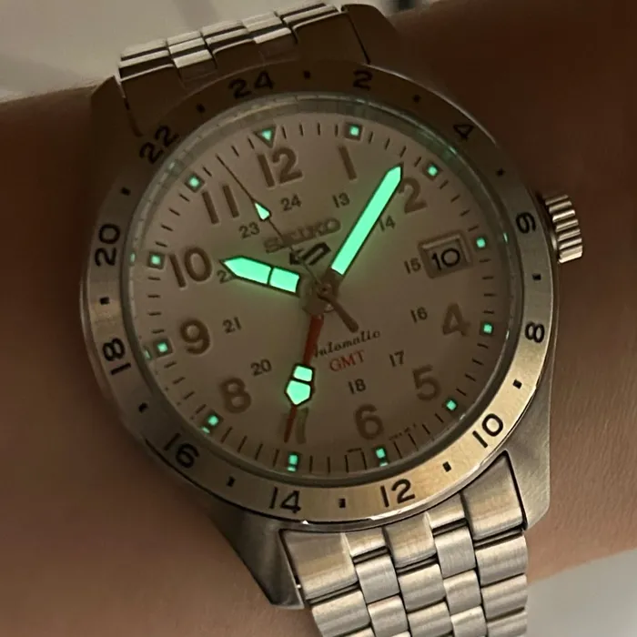 Relógio Seiko 5 Sports Field GMT SSK059B1 Branco 39,4mm 100m | Taniguchi Relógios