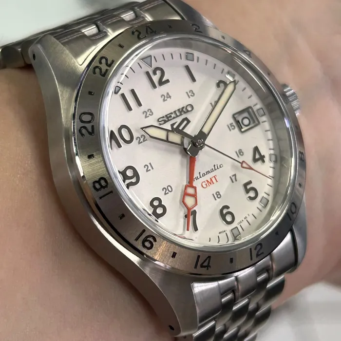 Relógio Seiko 5 Sports Field GMT SSK059B1 Branco 39,4mm 100m | Taniguchi Relógios