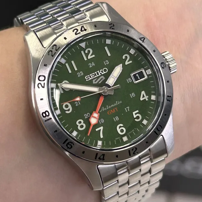 Relógio Seiko 5 Sports Field GMT HDB001B1 Verde 39,4mm 100m | Taniguchi Relógios