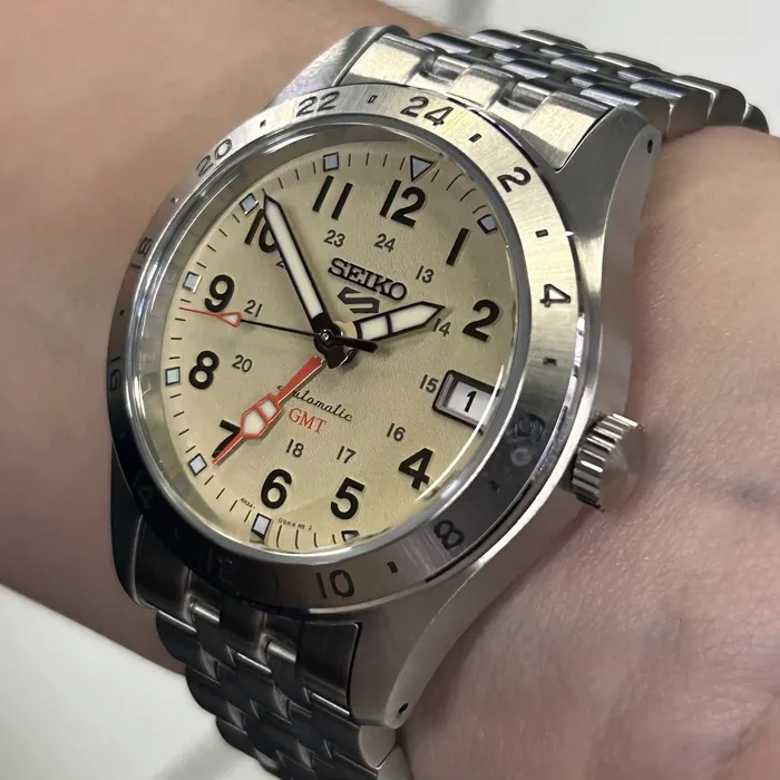 Relógio Seiko 5 Sports Field GMT HDB002B1 Creme 39,4mm 100m | Taniguchi Relógios