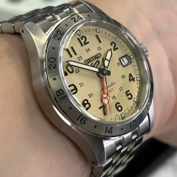 Relógio Seiko 5 Sports Field GMT HDB002B1 Creme 39,4mm 100m | Taniguchi Relógios