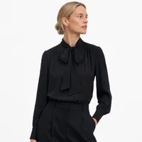 Blusa de Alfaiataria Gola Laço Preta - imagem 2