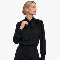 Blusa de Alfaiataria Gola Laço Preta - imagem 1
