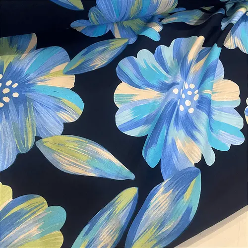 Tecido Viscose Estampada - Margarida Azul - 1,47m de Largura | Leveza, Frescor e Caimento Fluido