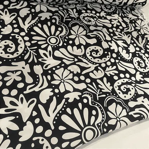 Tecido Viscose Estampada - Floral Abstrato Preto e Branco - 1,47m de Largura | Leveza, Frescor e Caimento Fluido