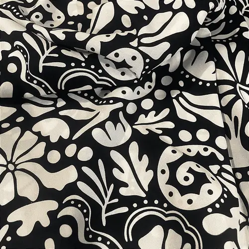 Tecido Viscose Estampada - Floral Abstrato Preto e Branco - 1,47m de Largura | Leveza, Frescor e Caimento Fluido