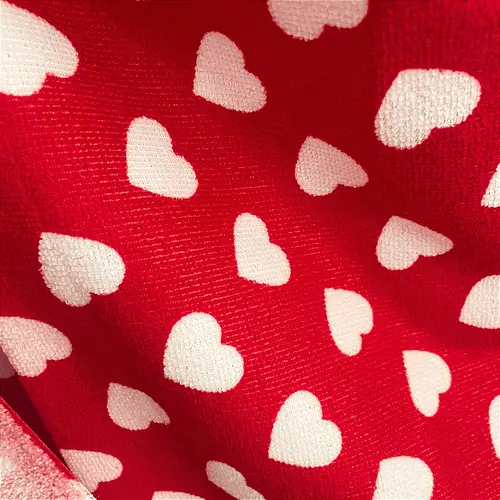 Tecido Atoalhado de Microfibra Estampado - Coração Branco Fundo Vermelho - 1,47m de Largura | Alta Absorção e Secagem Rá